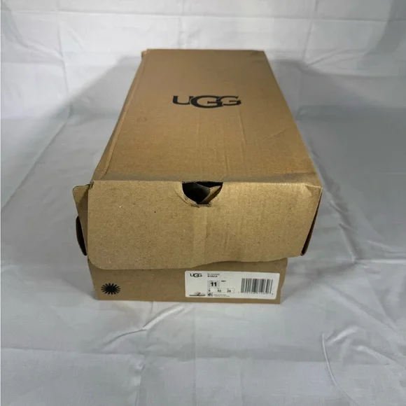 UGG - Women’s Dalla - Picture 6 of 6